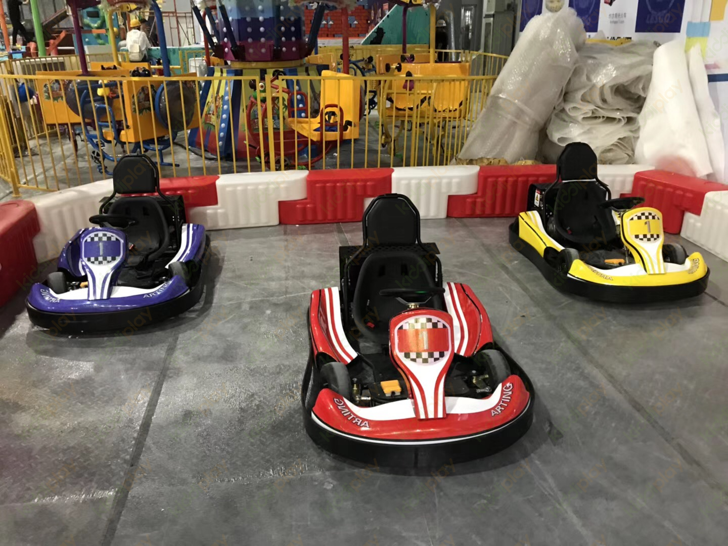 Apa aplikasi bahan cetakan rotasi di bidang karting?