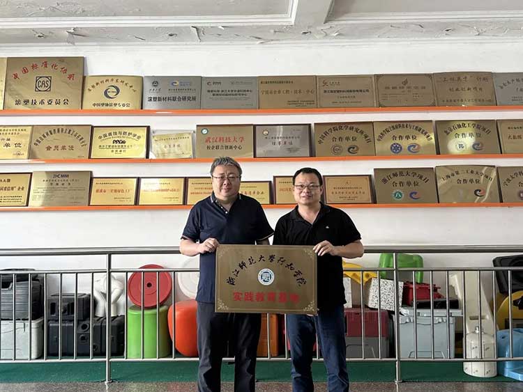 Teknologi Ruitang telah bergandengan tangan dengan Zhejiang Normal University Xingzhi College untuk bersama -sama membangun basis pendidikan praktis, membuka bab baru dalam integrasi industri dan pendidikan